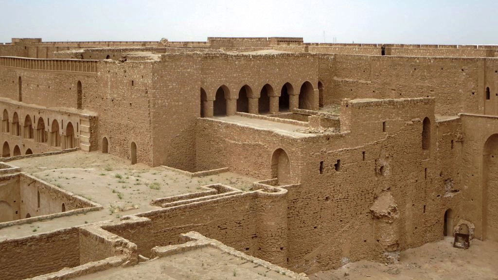 تشييد وبناء قلعة الأخيضر العراقية