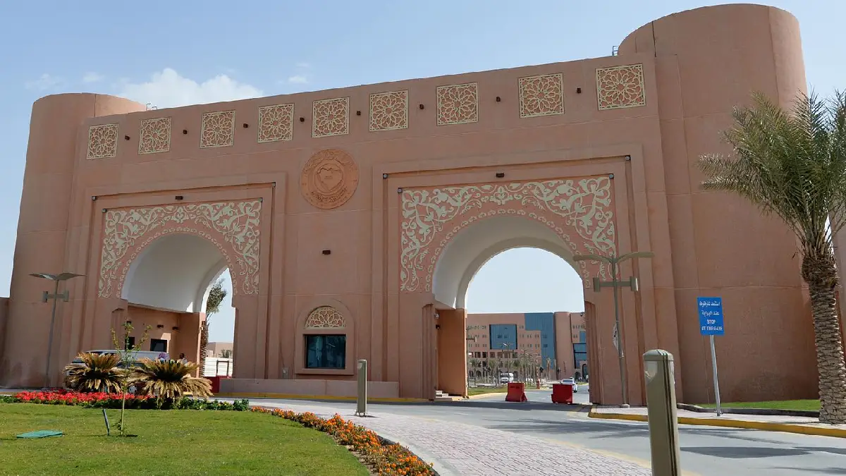 جامعة الملك فيصل: دليلك الشامل للتعليم الجامعي والتعلم الإلكتروني