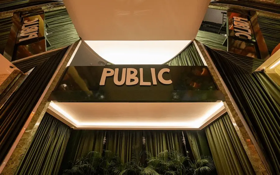 مطعم ببلك بوليفارد وورلد